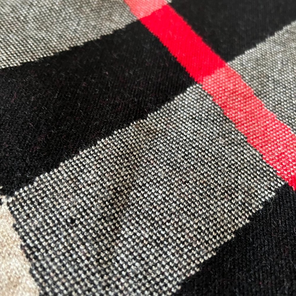 Burberry black tan red sweater - womens M or mens XS - Picture 3 of 4